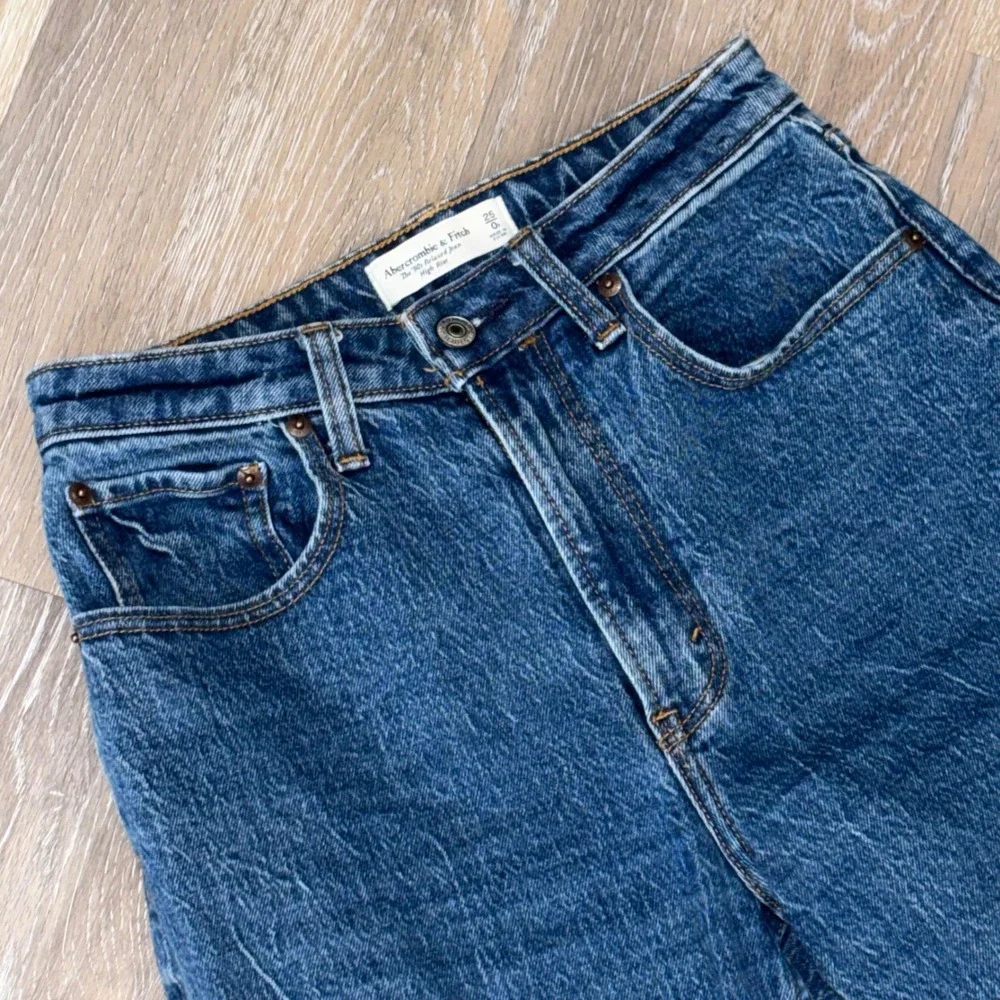 Abercrombie & Fitch Curve Love 90s Relaxed Jean High Rise Blue Denim 25 0R